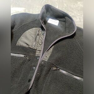 Teddy fleece cropped zip up. Ladies size small. Excellent used condition.